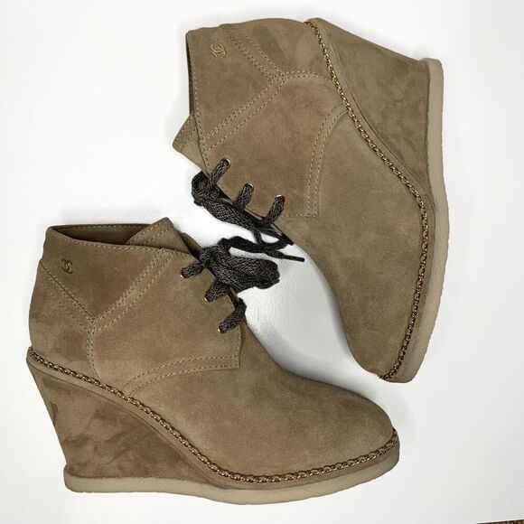 Chanel Chain-Embellished CC Ankle Boot EU 37.5 US 6.5-7 Tan Suede Wedge Bootie - Picture 6 of 10